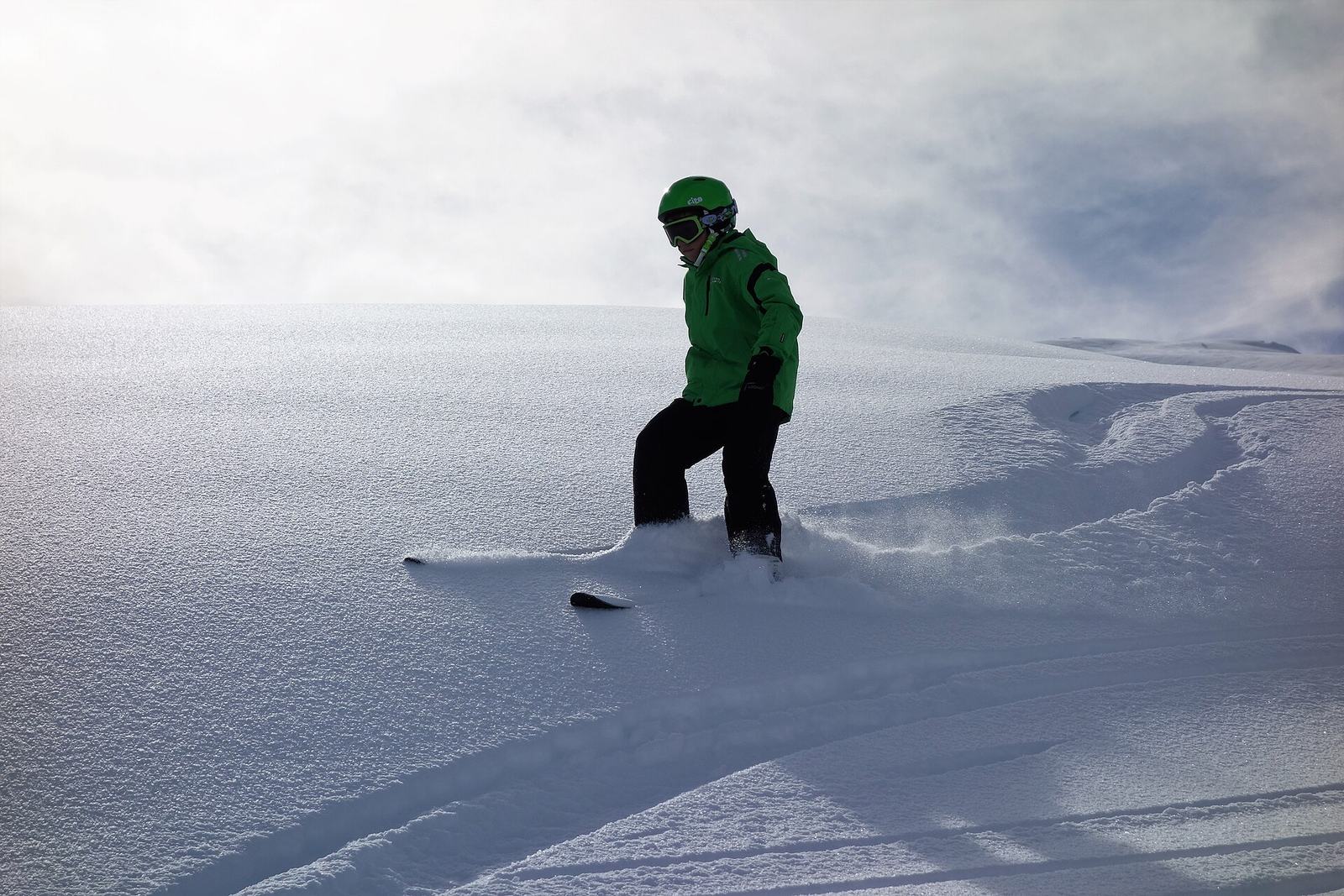 Skiing for Beginners: Everything You Need for Your First Days on Snow