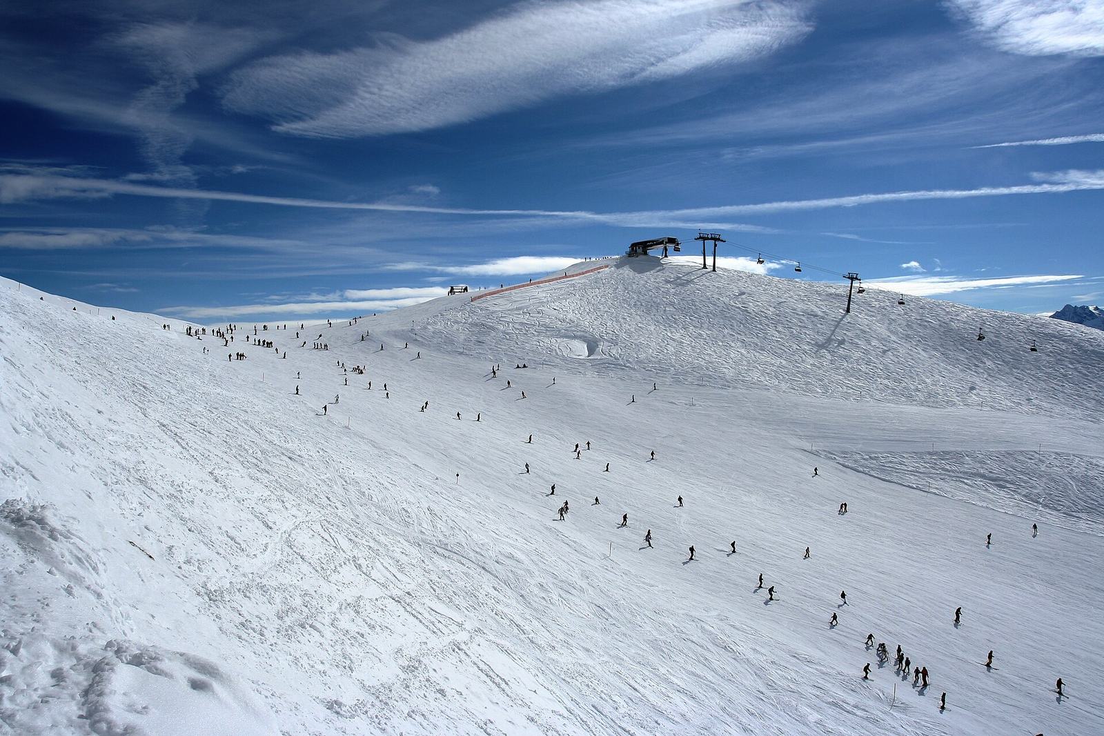 What to Wear Skiing: The Layering System, Explained Properly